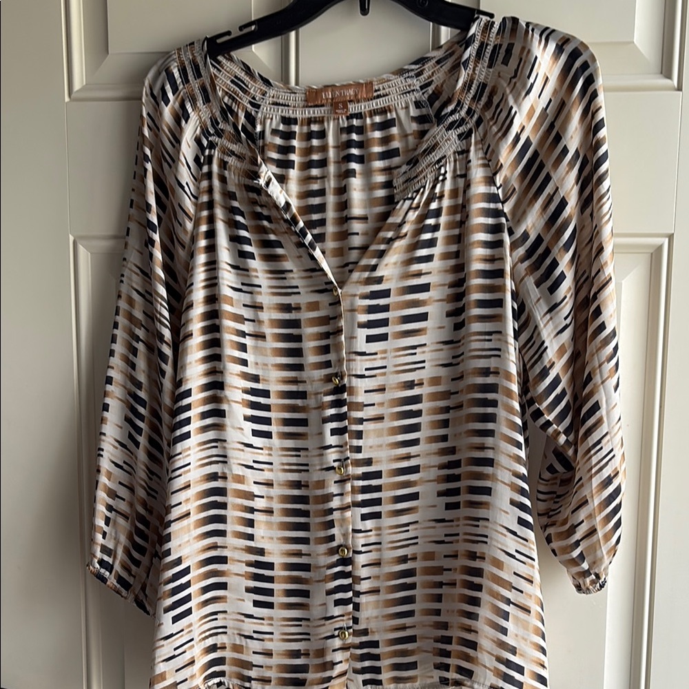 Ellen Tracy Black and White Buttoned Blouse